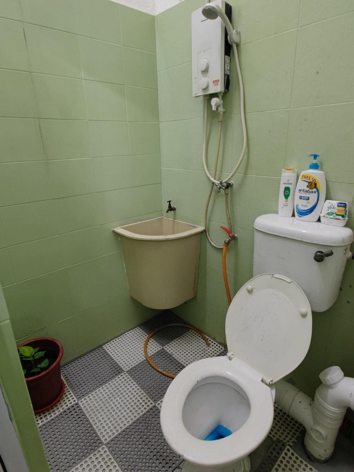 Penang Indoor Ktv Tent Romantic Up To 6 Pax Netflix Youtube Playstation Holiday home