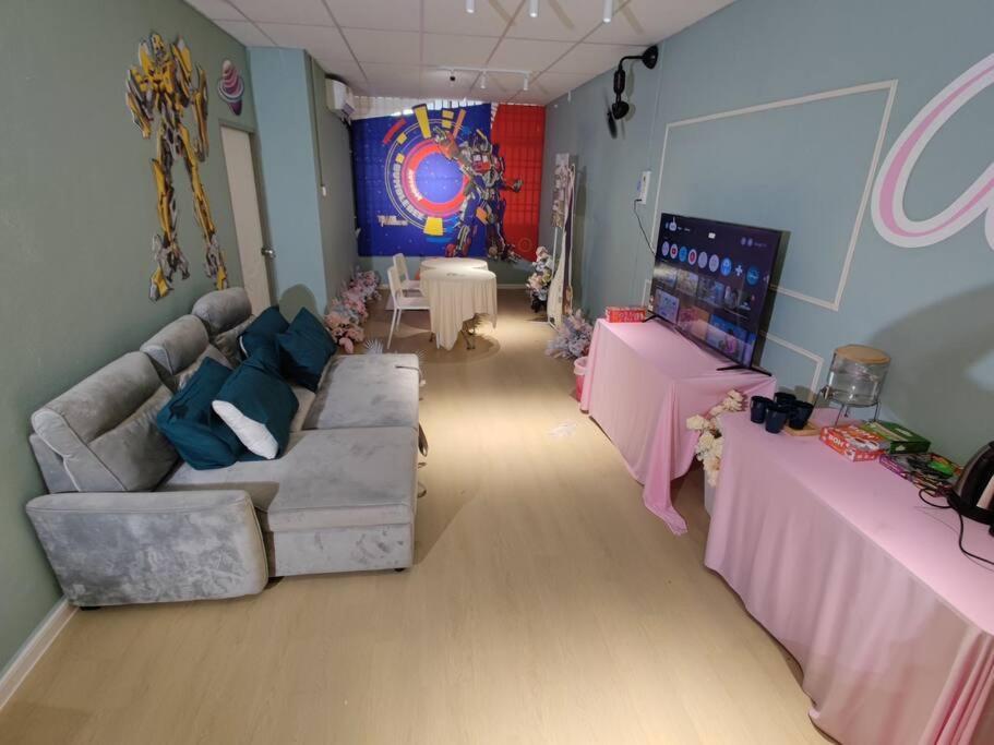 Penang Indoor Ktv Tent Romantic Up To 6 Pax Netflix Youtube Playstation Holiday home Jelutong